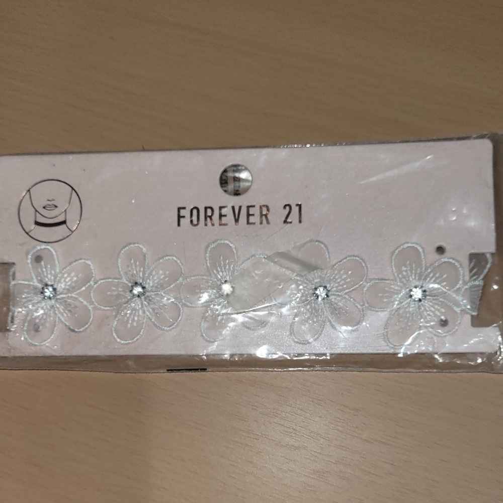 Forever 21 choker NWT 24 Hour Sale